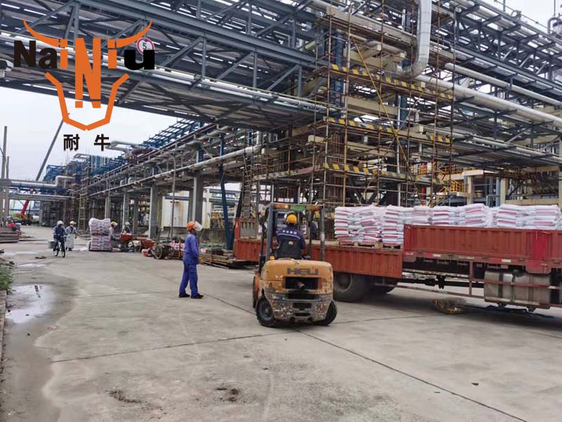 选取缓凝剂来节造支座灌浆料的坍落度损失必要把稳什么？